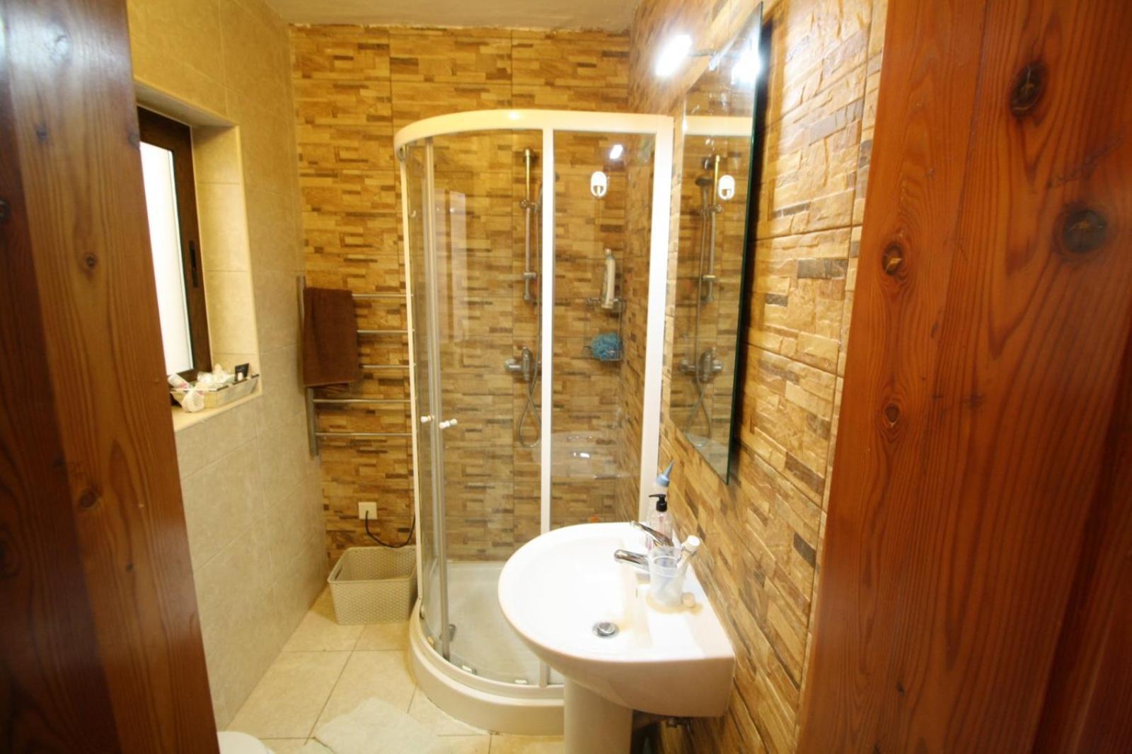 Old Refurbished Apartment In Bormla Cospicua Bagian luar foto