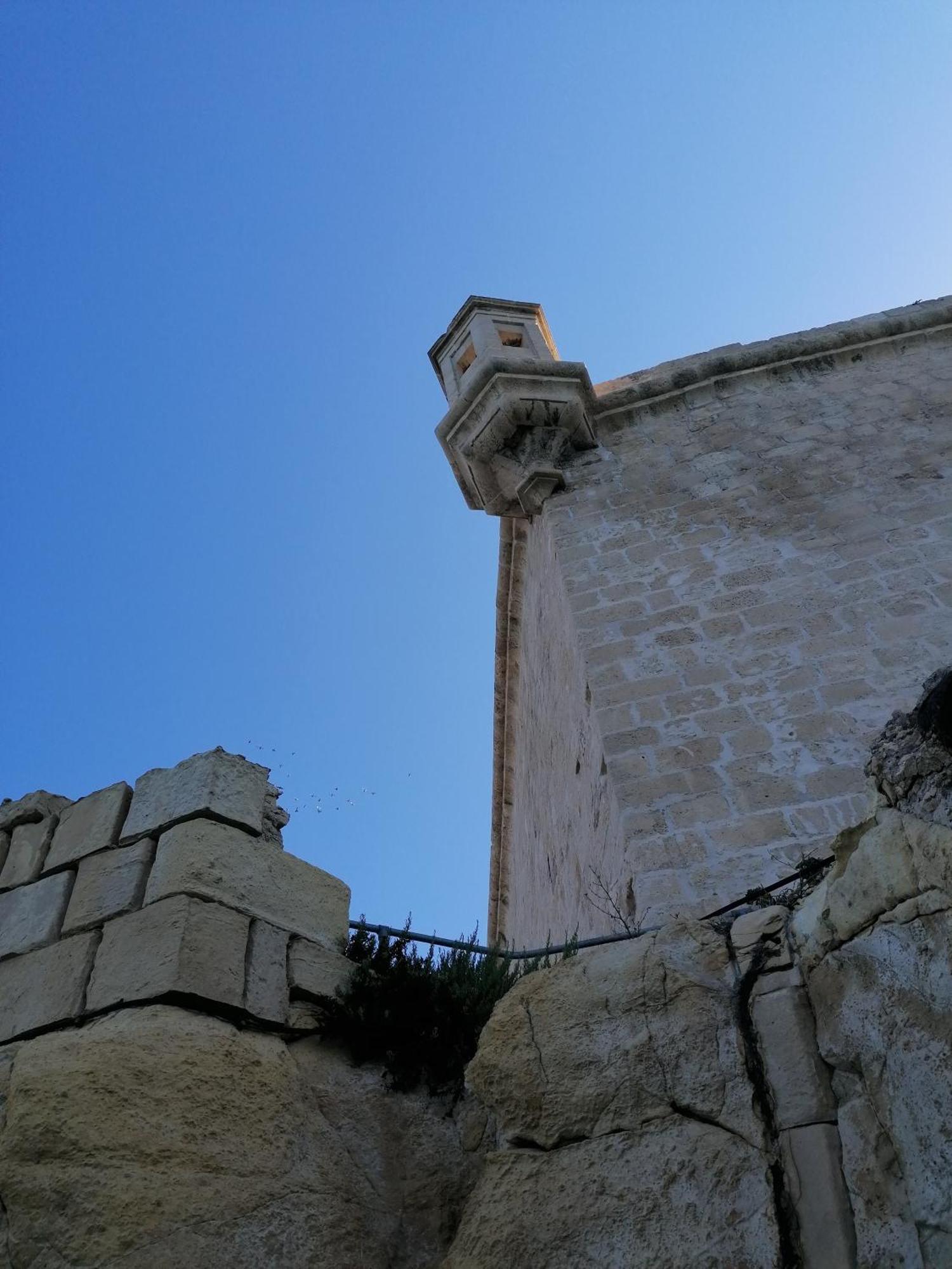 Old Refurbished Apartment In Bormla Cospicua Bagian luar foto